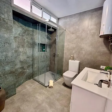 아파트 Victoria Apartment, 아데제